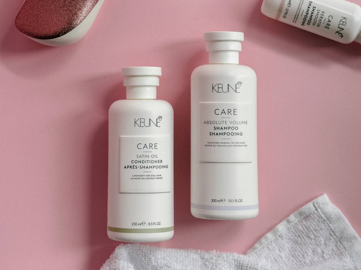 Stylist applying perm solution with bond-supporting ingredients for perm hair nourishment